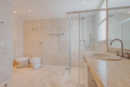 Apartamento à venda com 110m², 4 quartos e 5 vagasBanheiro 2 da Suíte 3