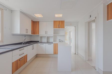 Apartamento à venda com 110m², 4 quartos e 5 vagasCozinha