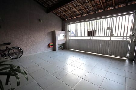 Casa à venda com 125m², 2 quartos e 2 vagas Casa à venda com 125m², 2 quartos e 2 vagasGaragem