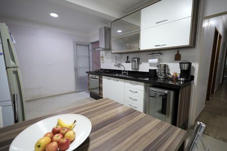 Casa à venda com 125m², 2 quartos e 2 vagas Casa à venda com 125m², 2 quartos e 2 vagasCozinha