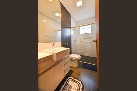 Casa à venda com 420m², 4 quartos e 6 vagas Casa à venda com 420m², 4 quartos e 6 vagasBanheiro Social