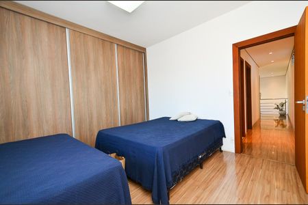 Casa à venda com 420m², 4 quartos e 6 vagas Casa à venda com 420m², 4 quartos e 6 vagasQuarto 3