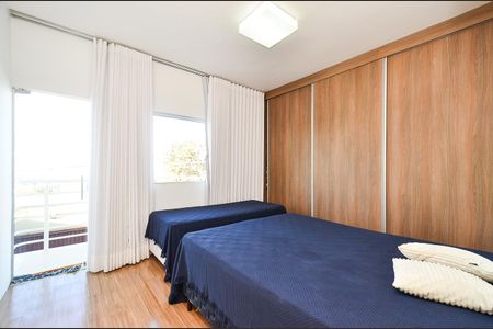 Casa à venda com 420m², 4 quartos e 6 vagas Casa à venda com 420m², 4 quartos e 6 vagasQuarto 3