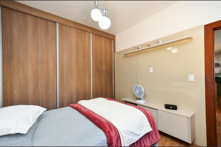 Casa à venda com 420m², 4 quartos e 6 vagas Casa à venda com 420m², 4 quartos e 6 vagasQuarto 1