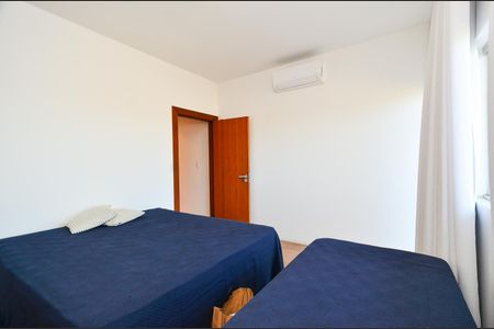 Casa à venda com 420m², 4 quartos e 6 vagas Casa à venda com 420m², 4 quartos e 6 vagasQuarto 3