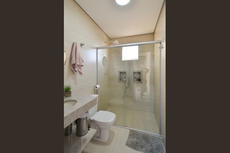 Casa à venda com 420m², 4 quartos e 6 vagas Casa à venda com 420m², 4 quartos e 6 vagasBanheiro de Serviço