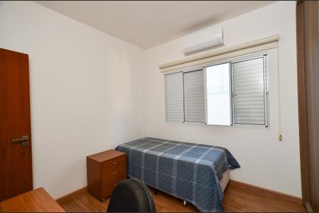 Casa à venda com 420m², 4 quartos e 6 vagas Casa à venda com 420m², 4 quartos e 6 vagasQuarto 2