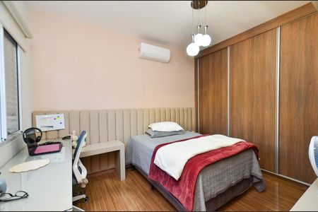 Casa à venda com 420m², 4 quartos e 6 vagas Casa à venda com 420m², 4 quartos e 6 vagasQuarto 1