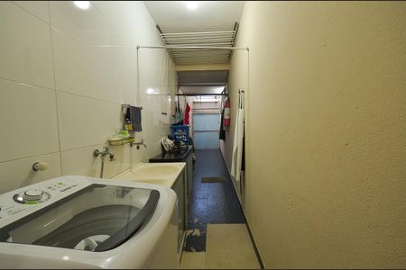 Casa à venda com 420m², 4 quartos e 6 vagas Casa à venda com 420m², 4 quartos e 6 vagasÁrea de Serviço