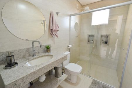 Casa à venda com 420m², 4 quartos e 6 vagas Casa à venda com 420m², 4 quartos e 6 vagasBanheiro de Serviço