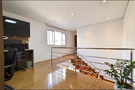 Casa à venda com 420m², 4 quartos e 6 vagas Casa à venda com 420m², 4 quartos e 6 vagasSala 2º Pavimento