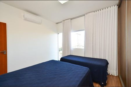 Casa à venda com 420m², 4 quartos e 6 vagas Casa à venda com 420m², 4 quartos e 6 vagasQuarto 3