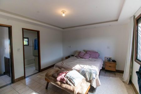 Casa à venda com 287m², 4 quartos e 3 vagasSuíte