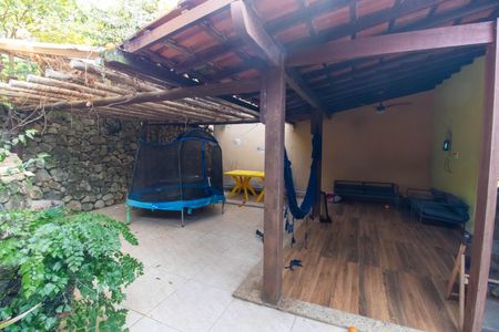 Casa à venda com 287m², 4 quartos e 3 vagasÁrea externa