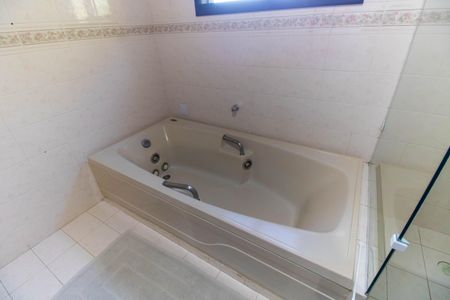 Casa à venda com 287m², 4 quartos e 3 vagasBanheiro da Suíte