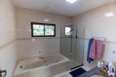 Casa à venda com 287m², 4 quartos e 3 vagasBanheiro da Suíte