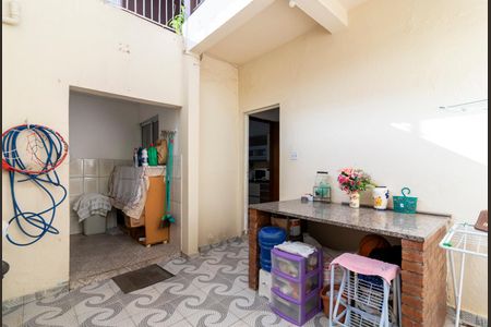 Casa à venda com 80m², 3 quartos e 2 vagasQuintal