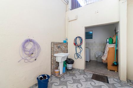 Casa à venda com 80m², 3 quartos e 2 vagasQuintal