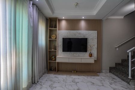 Casa à venda com 128m², 2 quartos e 3 vagas Casa à venda com 128m², 2 quartos e 3 vagasSala