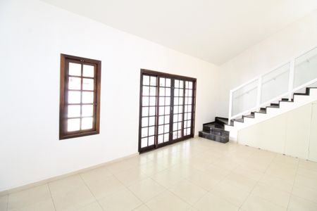 Casa para alugar com 450m², 4 quartos e 4 vagasSala 1