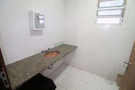 Casa para alugar com 450m², 4 quartos e 4 vagasBanheiro 1