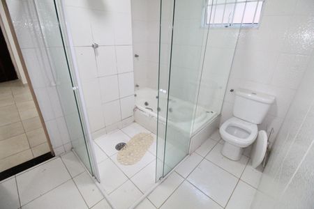 Casa para alugar com 450m², 4 quartos e 4 vagasBanheiro da Suíte 1