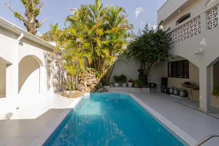 Casa à venda com 270m², 3 quartos e 2 vagasPiscina