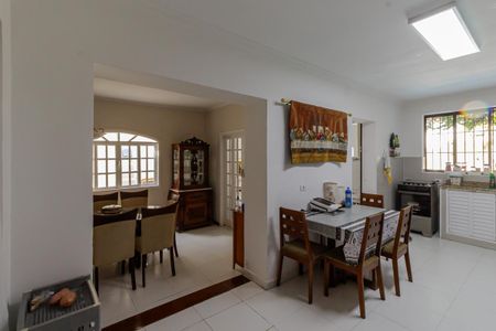Casa à venda com 270m², 3 quartos e 2 vagasCozinha
