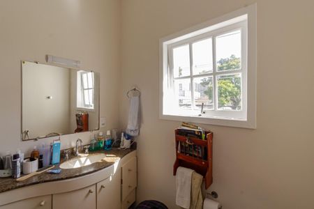 Casa à venda com 270m², 3 quartos e 2 vagasBanheiro da Suíte 2