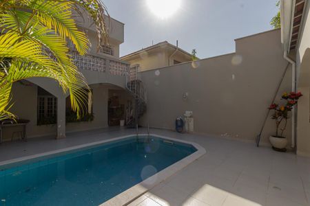 Casa à venda com 270m², 3 quartos e 2 vagasPiscina