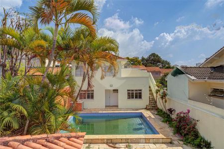 Casa à venda com 315m², 4 quartos e 6 vagas