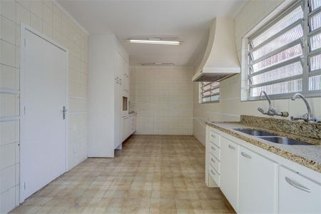 Casa à venda com 315m², 4 quartos e 6 vagas