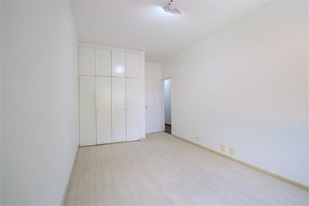 Casa à venda com 315m², 4 quartos e 6 vagas