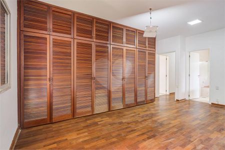 Casa à venda com 315m², 4 quartos e 6 vagas