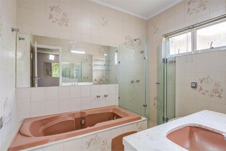 Casa à venda com 315m², 4 quartos e 6 vagas