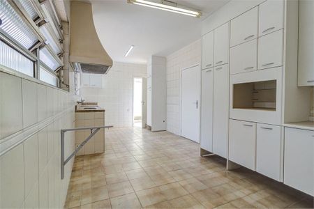 Casa à venda com 315m², 4 quartos e 6 vagas