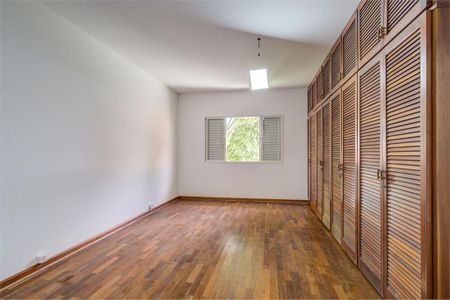 Casa à venda com 315m², 4 quartos e 6 vagas