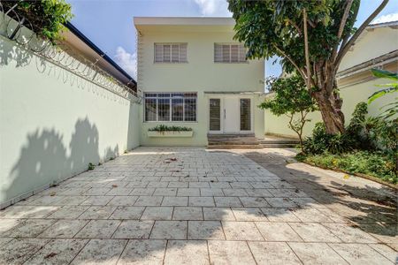 Casa à venda com 315m², 4 quartos e 6 vagas