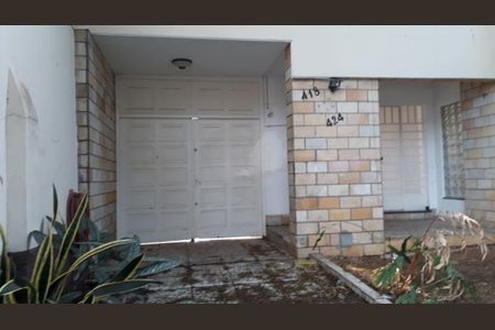 Casa à venda com 242m², 3 quartos e 8 vagas