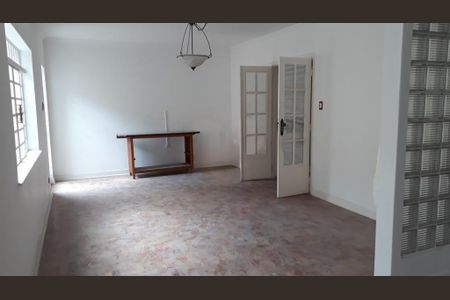 Casa à venda com 242m², 3 quartos e 8 vagas