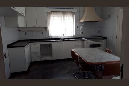 Casa à venda com 242m², 3 quartos e 8 vagas