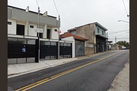 Casa à venda com 168m², 3 quartos e 3 vagas Casa à venda com 168m², 3 quartos e 3 vagasFachada