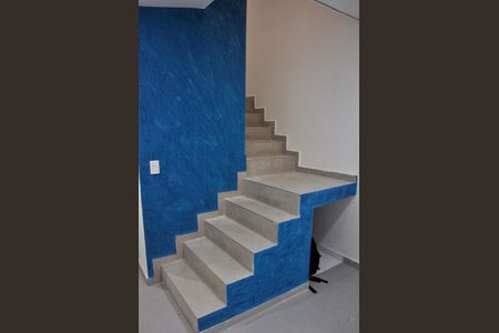 Casa à venda com 168m², 3 quartos e 3 vagas Casa à venda com 168m², 3 quartos e 3 vagasEscada Quartos