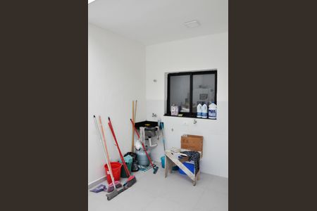 Casa à venda com 168m², 3 quartos e 3 vagas Casa à venda com 168m², 3 quartos e 3 vagas Área de Serviço