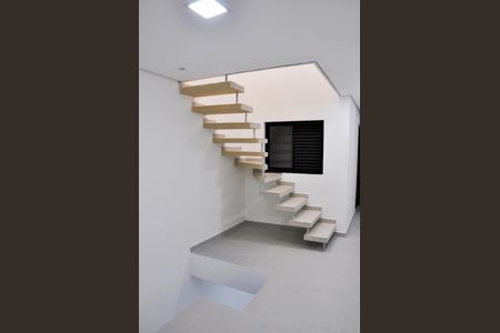 Casa à venda com 168m², 3 quartos e 3 vagas Casa à venda com 168m², 3 quartos e 3 vagasHall dos Quartos