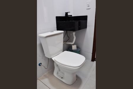 Casa à venda com 168m², 3 quartos e 3 vagas Casa à venda com 168m², 3 quartos e 3 vagasBanheiro Social