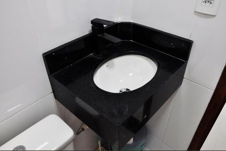 Casa à venda com 168m², 3 quartos e 3 vagas Casa à venda com 168m², 3 quartos e 3 vagasBanheiro Social