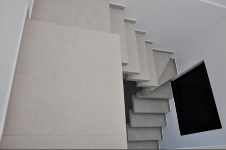 Casa à venda com 168m², 3 quartos e 3 vagas Casa à venda com 168m², 3 quartos e 3 vagasEscada Laje