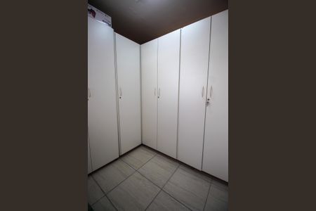 Casa à venda com 179m², 2 quartos e 1 vagaQuarto de Serviço