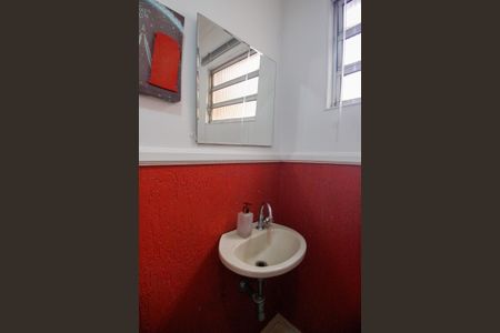 Casa à venda com 179m², 2 quartos e 1 vagaBanheiro 1